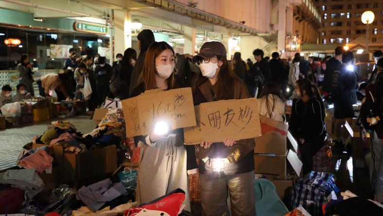香港宏福苑大火,烧出两个利益江湖